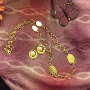 🌻 Good tone necklace and earrings.